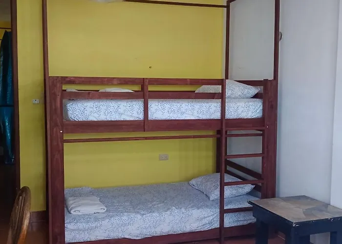 Jacque'S Beachside Hostel